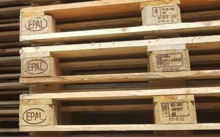 Wooden pallets of different varieties